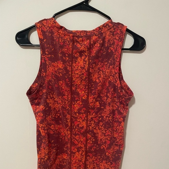 Title Nine Floral Red Sleeveless Top W’s XS - Picture 3 of 6